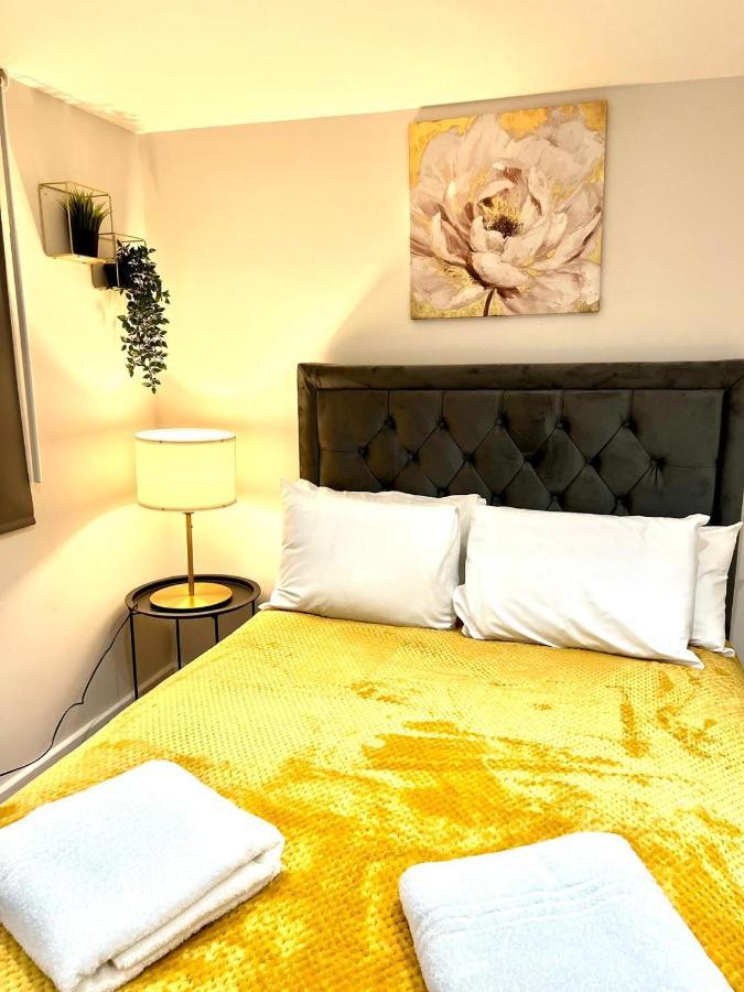 Golden Residences - Oakway Feltham Esterno foto