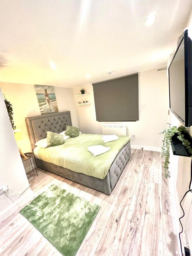 Golden Residences - Oakway Feltham Esterno foto