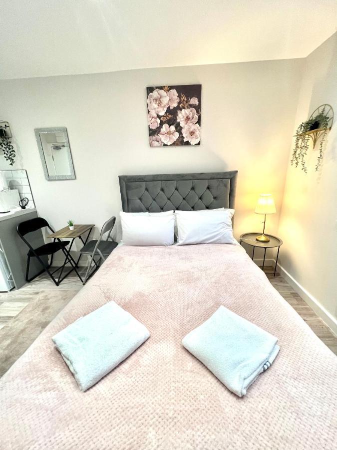 Golden Residences - Oakway Feltham Esterno foto